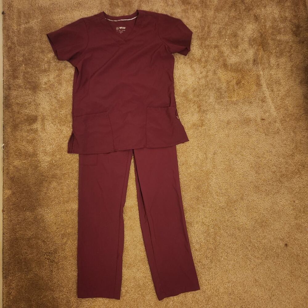 Wonder Wink Maroon Scrub set by W123 size small excellent condition